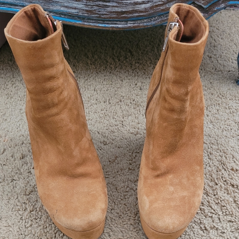 Steve Madden Gratify Suede Ankle Boot
